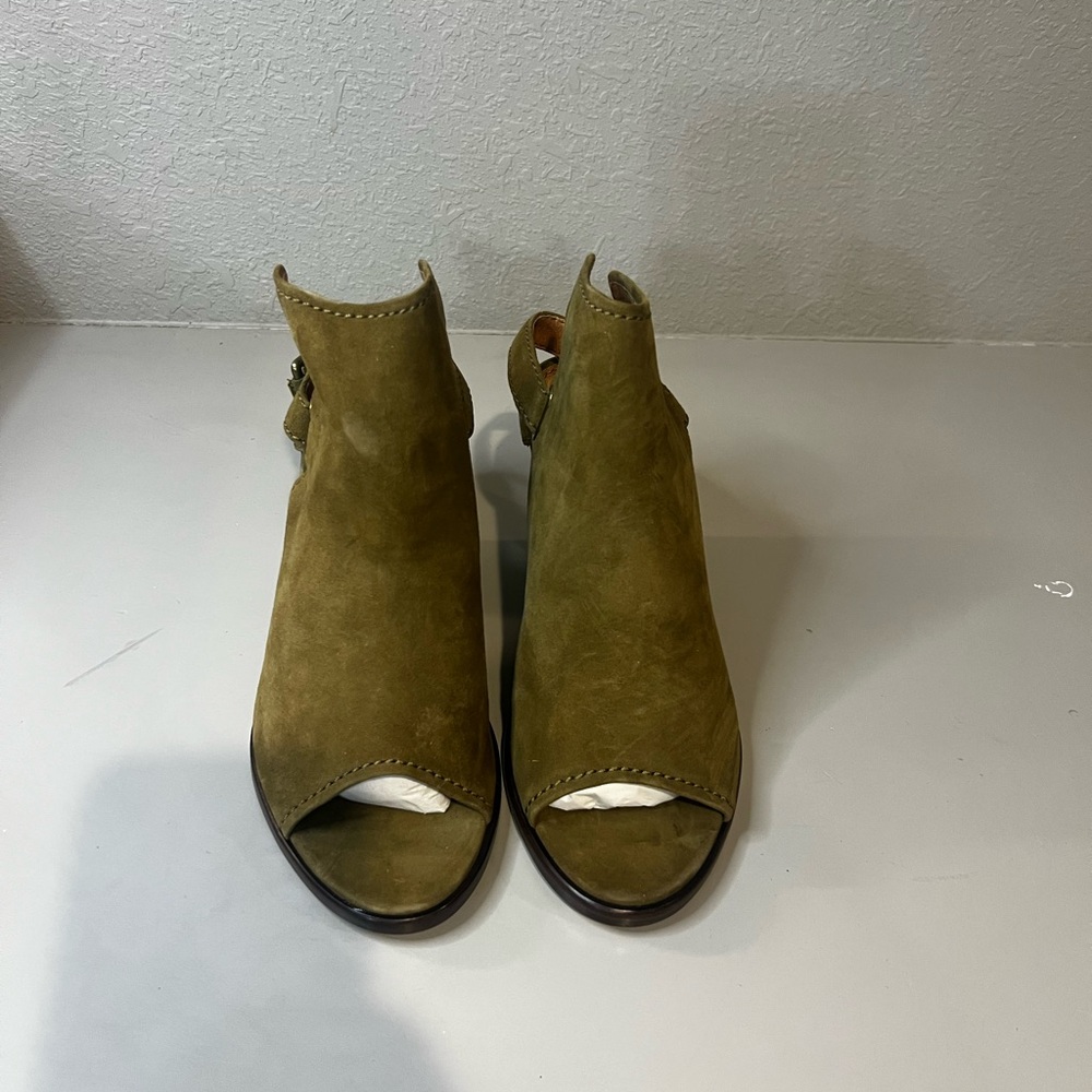 Frye Dani Shield Sling sandals in Olive or Khaki Green. New condition, size 10 - Picture 5 of 5